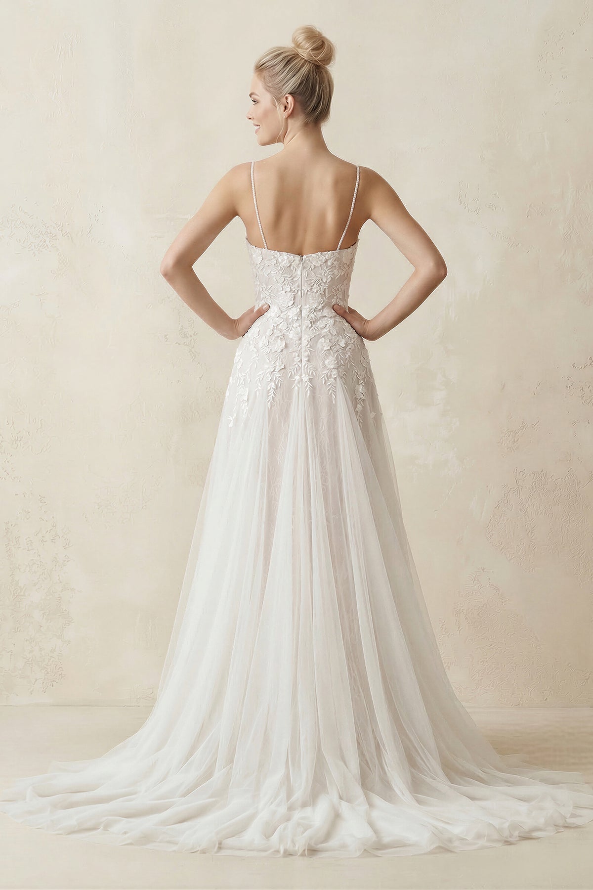 Spaghetti Straps A-Line Tulle Appliqued Wedding Dress in White