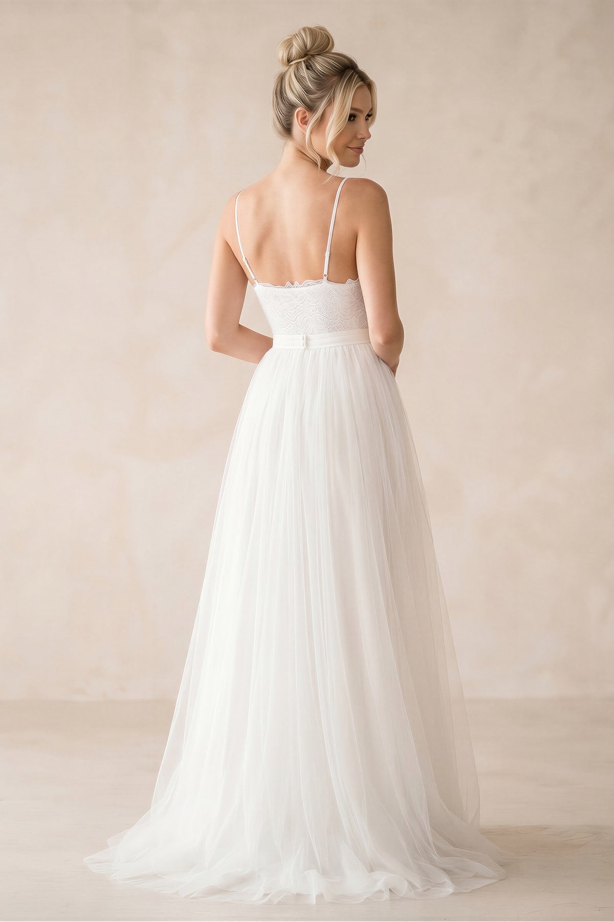 A-Line Tulle Spaghetti Straps Wedding Dresses With Lace Appliques