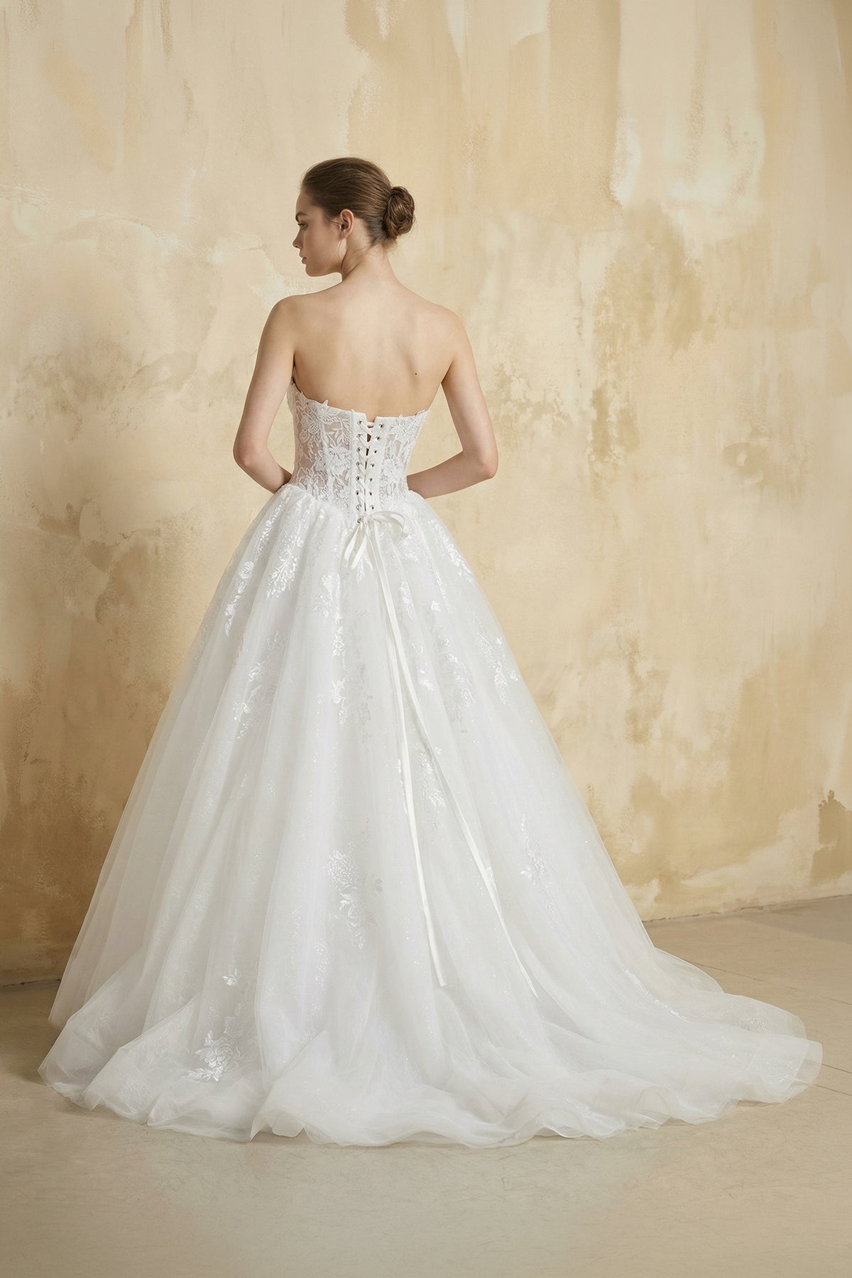 Sweetheart Ball-Gown Tulle Wedding Dress With Appliques in White