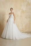 Sweetheart Ball-Gown Tulle Wedding Dress With Appliques in White