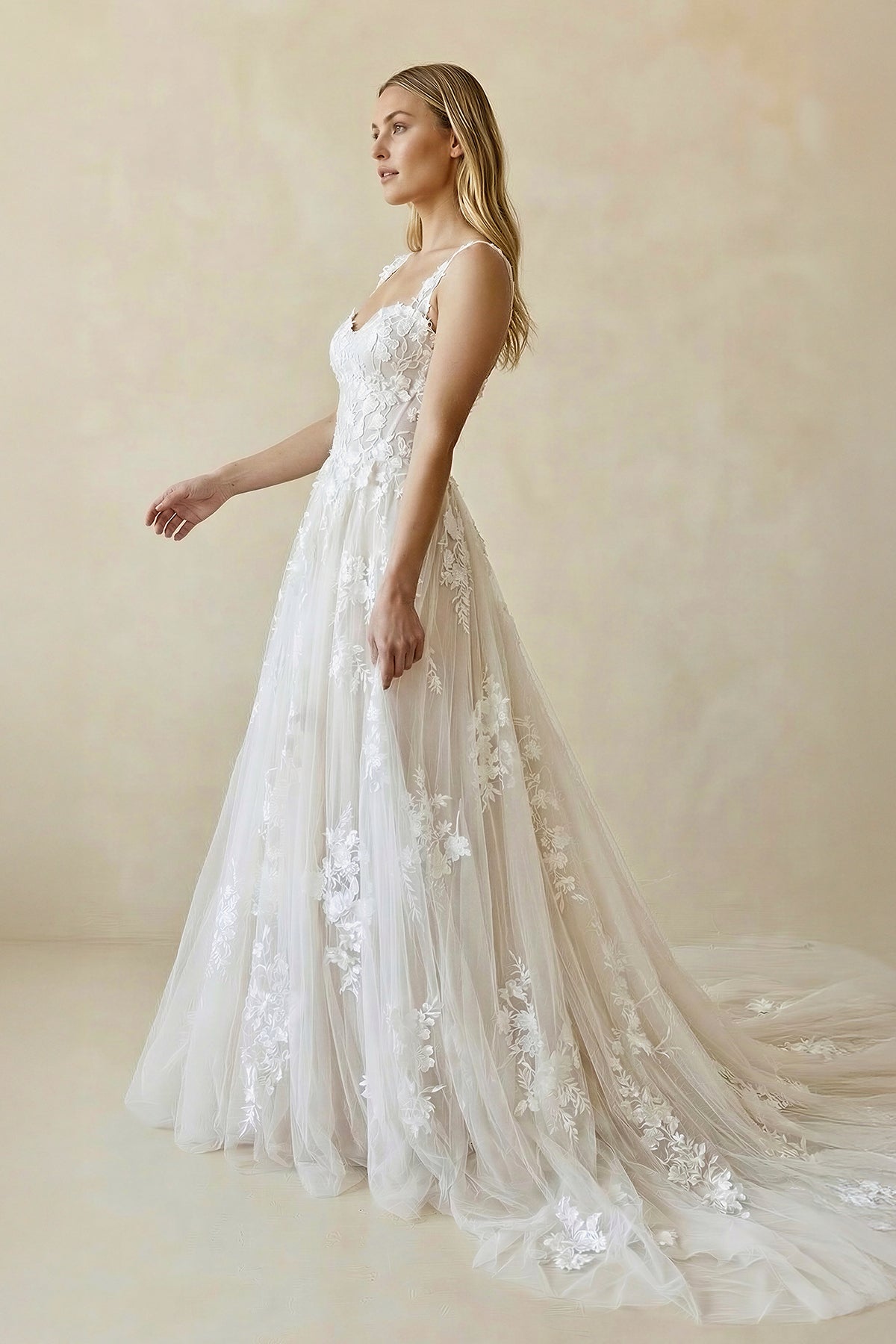 A-Line Straps Sweetheart Wedding Dress with Lace Appliques