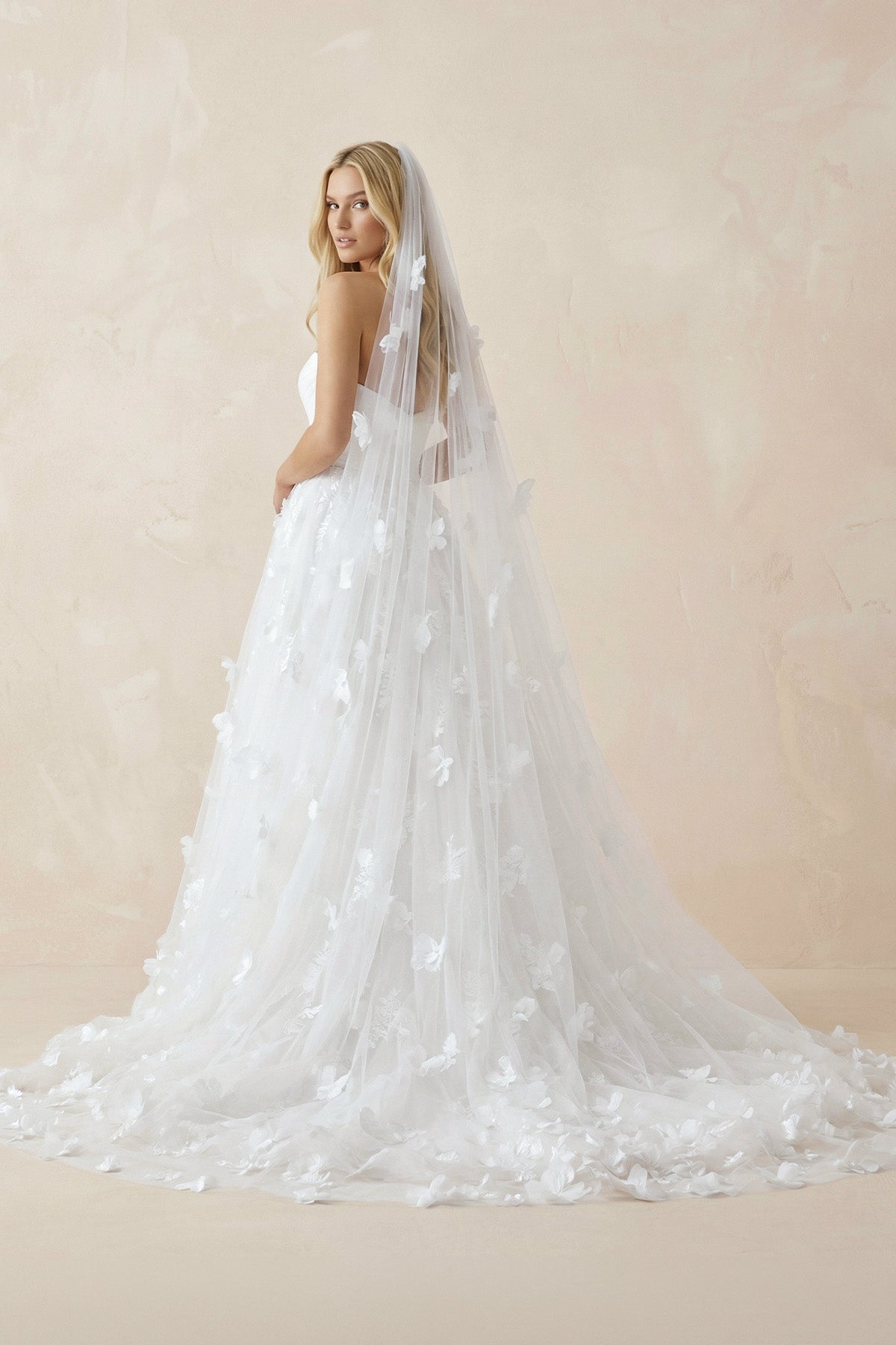 Sweetheart Flower Tulle A-Line Wedding Dress in White