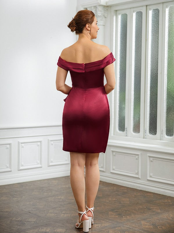 Vestido para madre de la novia corto/mini, sin mangas, con hombros descubiertos, fruncido, de satén tipo seda y corte columna