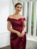 Vestido para madre de la novia corto/mini, sin mangas, con hombros descubiertos, fruncido, de satén tipo seda y corte columna