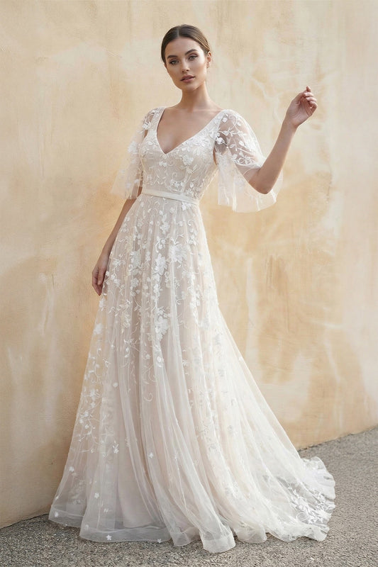 Romantic Ivory Flower Appliques Wedding Dress. Lace Long Bridal Dresses
