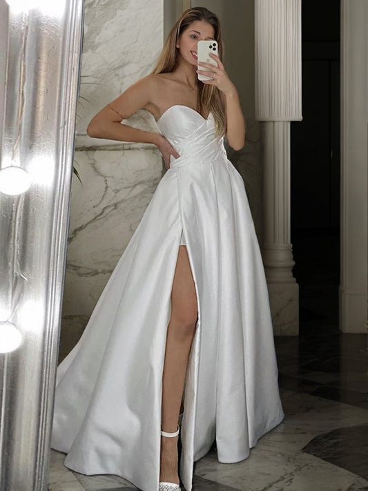 A-Linie/Princess-Linie Satin Rüschen Herzausschnitt Ärmellos Bodenlang Brautkleider Brautkleider