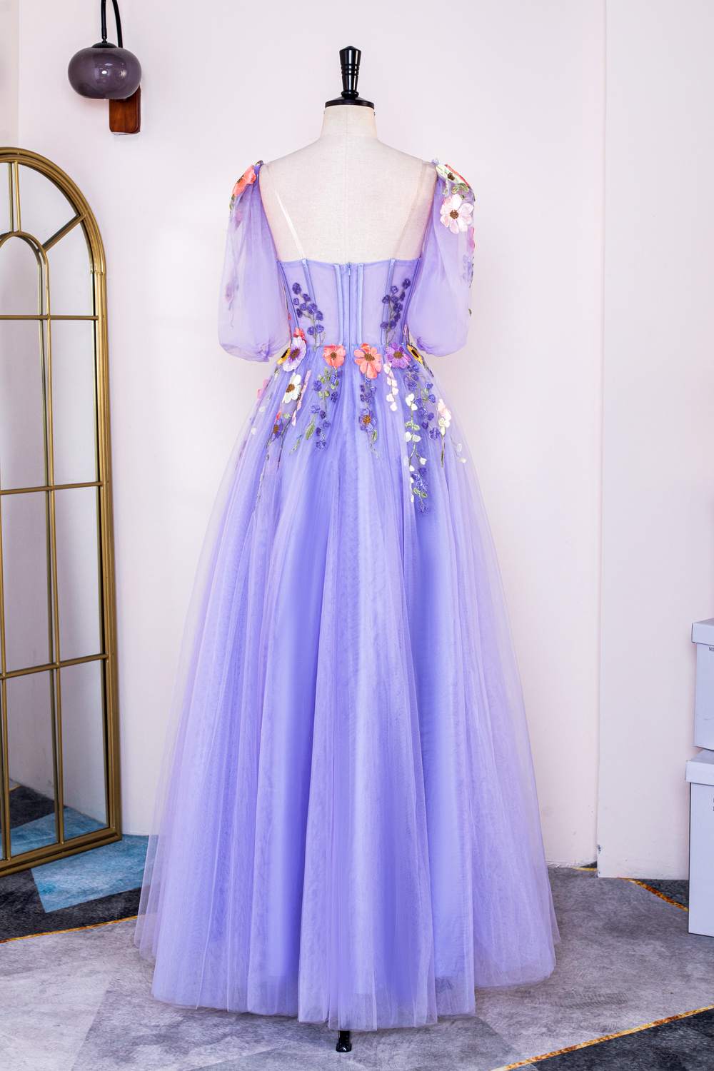 Lavendelfarbenes Blumenapplikationen-Puffärmel-A-Linien-Kleid mit langen Ball- und Partykleidern