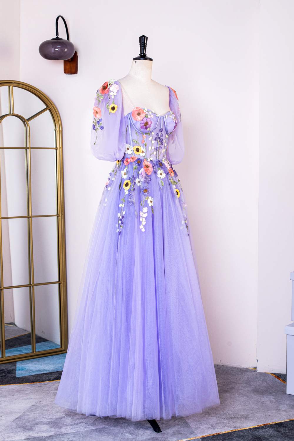 Lavendelfarbenes Blumenapplikationen-Puffärmel-A-Linien-Kleid mit langen Ball- und Partykleidern