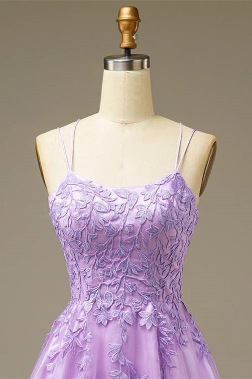 Vestido mini de tul con apliques en la espalda y corte A en color lila para fiesta de bienvenida y cóctel 