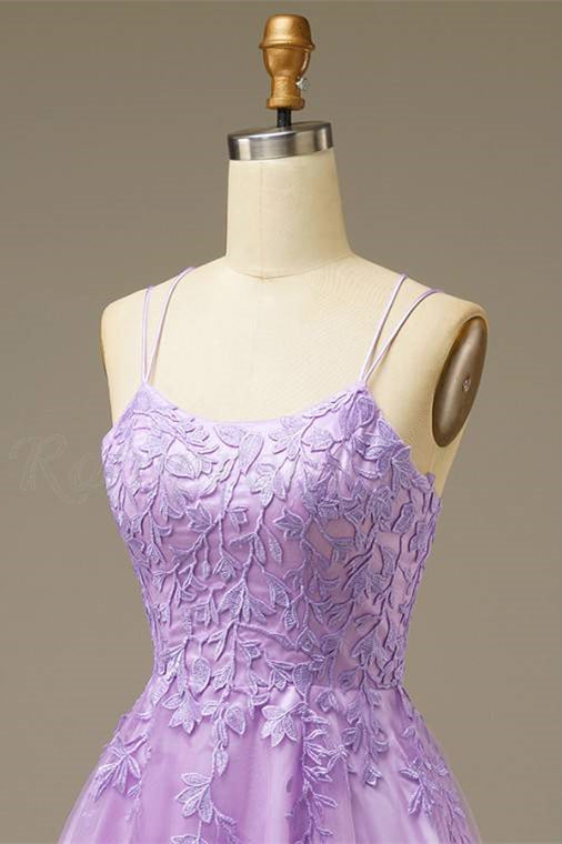 Vestido mini de tul con apliques en la espalda y corte A en color lila para fiesta de bienvenida y cóctel 