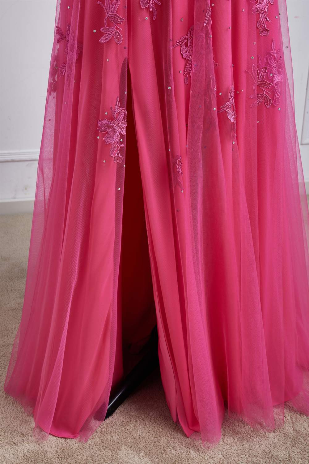Heißes rosa trägerloses A-Linien-Blumenkleid, langes Ballkleid mit Schlitz