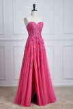 Heißes rosa trägerloses A-Linien-Blumenkleid, langes Ballkleid mit Schlitz