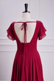 Rotes, langes Brautjungfernkleid in A-Linie mit ausgestellten Ärmeln, V-Ausschnitt und Schlitz 