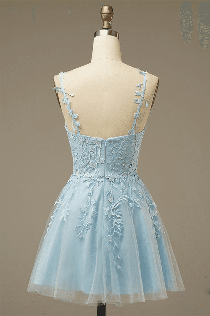 Hellblaues A-Linien-Kleid mit V-Ausschnitt und Applikationen aus Tüll, Mini-Homecoming-Partykleid, Abschlussball-Cocktailkleider 
