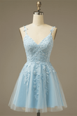 Hellblaues A-Linien-Kleid mit V-Ausschnitt und Applikationen aus Tüll, Mini-Homecoming-Partykleid, Abschlussball-Cocktailkleider 