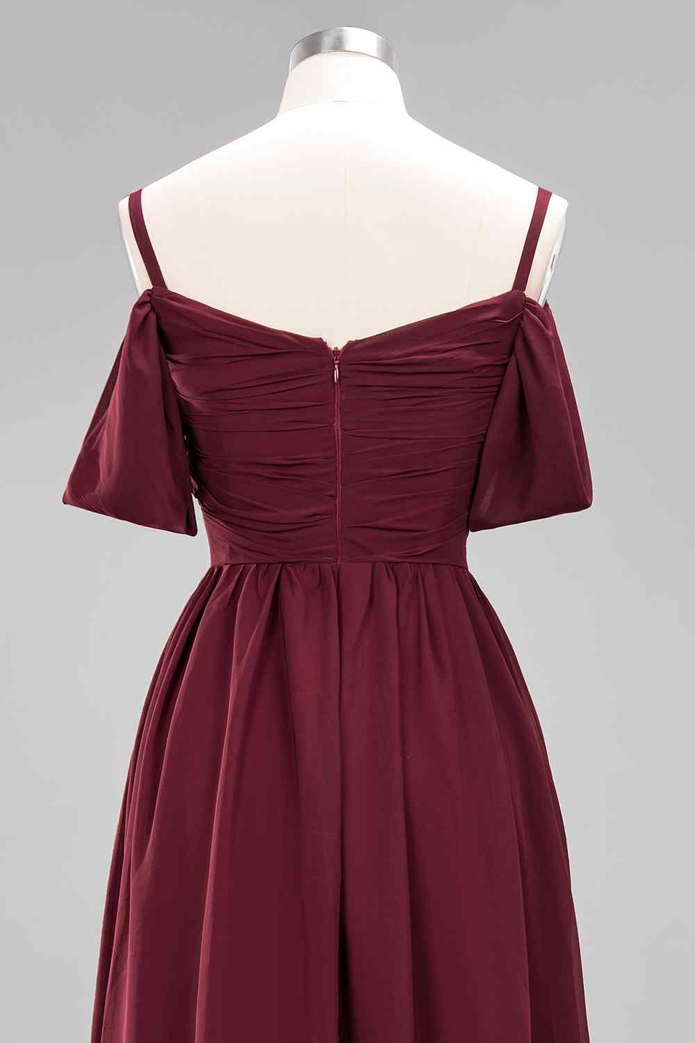 Burgunderrotes A-Linien-Brautjungfernkleid mit herzförmigen Ärmeln und plissiertem Chiffon 
