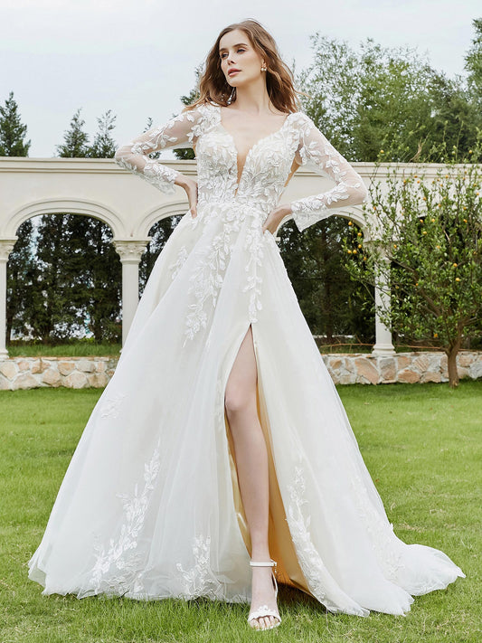 Brautkleid mit tiefem V-Ausschnitt und Spitzenmieder und Schlitz in Elfenbein