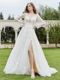 Brautkleid mit tiefem V-Ausschnitt und Spitzenmieder und Schlitz in Elfenbein