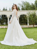 Brautkleid mit tiefem V-Ausschnitt und Spitzenmieder und Schlitz in Elfenbein