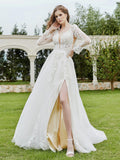 Brautkleid mit tiefem V-Ausschnitt und Spitzenmieder und Schlitz in Elfenbein