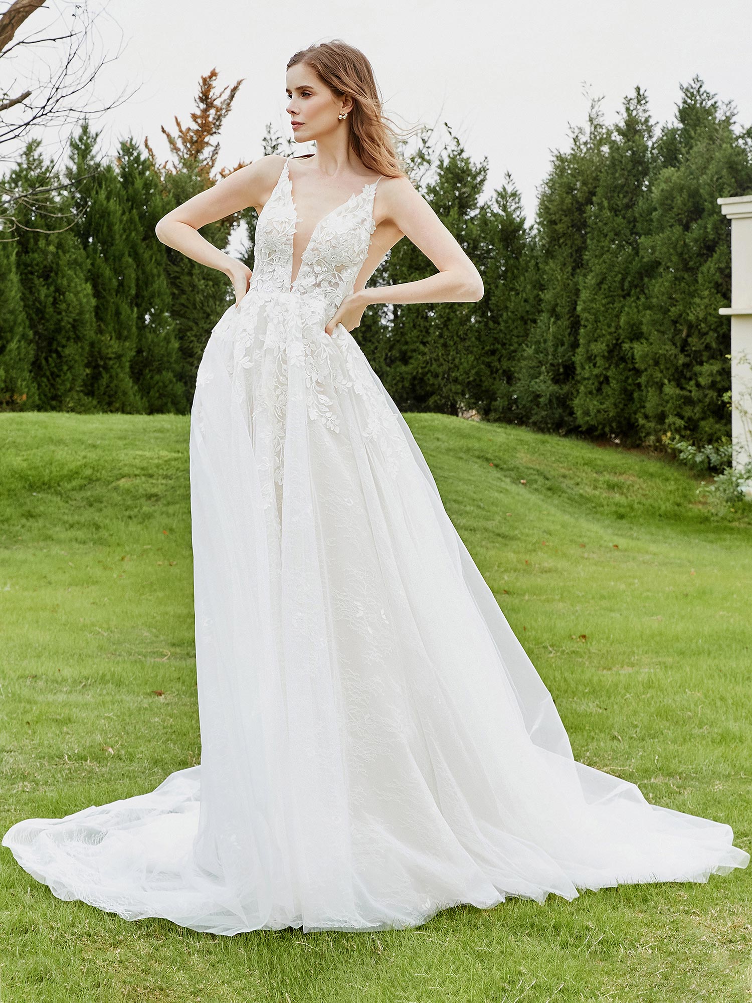 Applizierte tiefe V-Ausschnitt Spaghettiträger Brautkleid Elfenbein Brautkleider Kleider