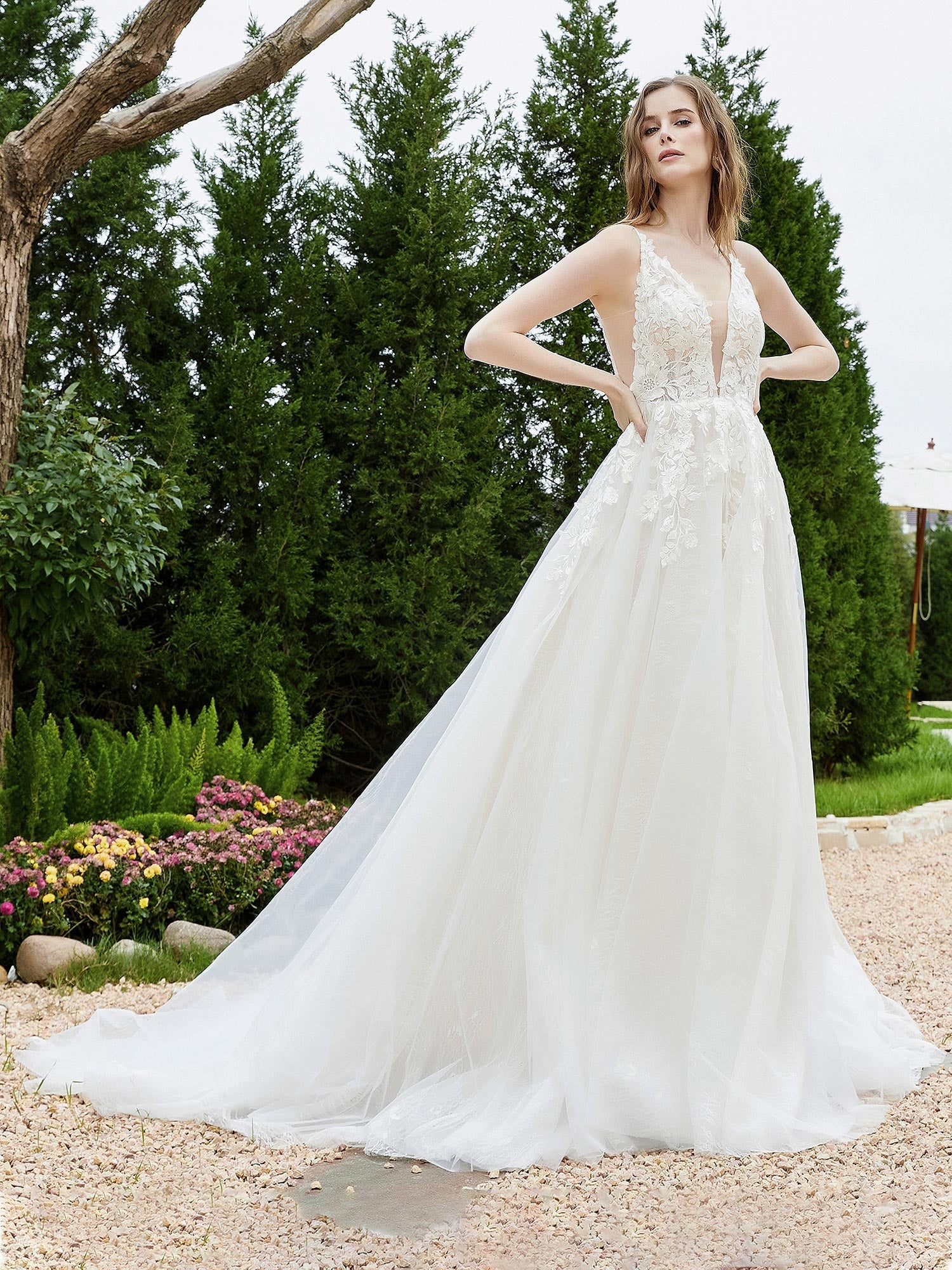 Applizierte tiefe V-Ausschnitt Spaghettiträger Brautkleid Elfenbein Brautkleider Kleider