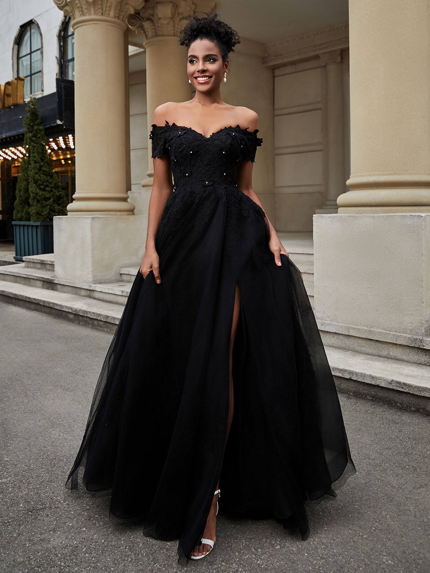 Schulterfreies A-Linien-Brautkleid mit Schlitz Schwarze Brautkleider