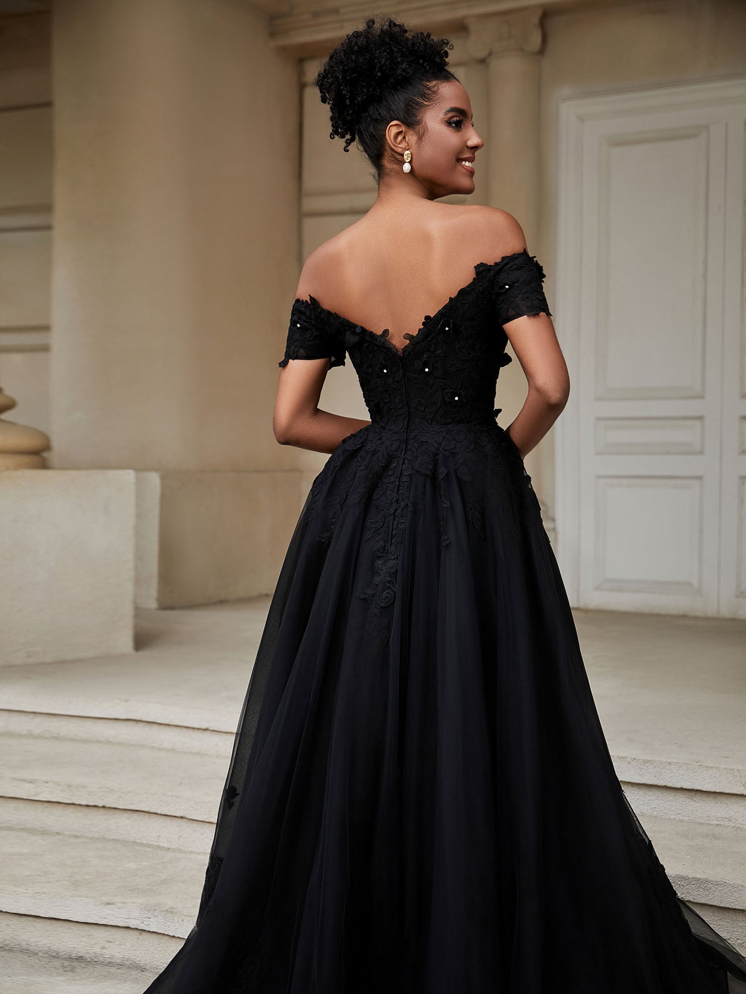 Schulterfreies A-Linien-Brautkleid mit Schlitz Schwarze Brautkleider