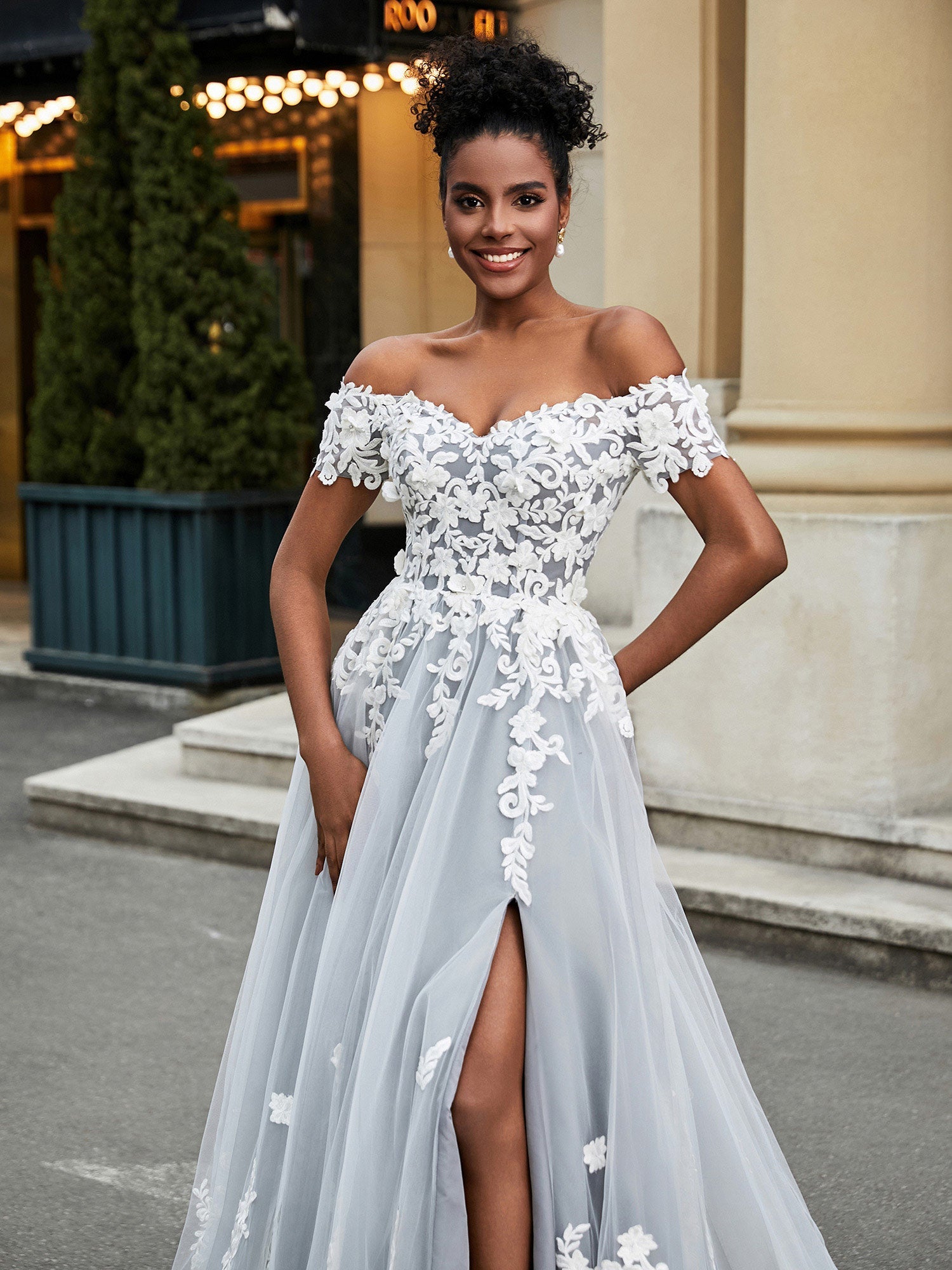 Schulterfreies A-Linien-Brautkleid mit Schlitz Elfenbein/Grau Brautkleider Kleider