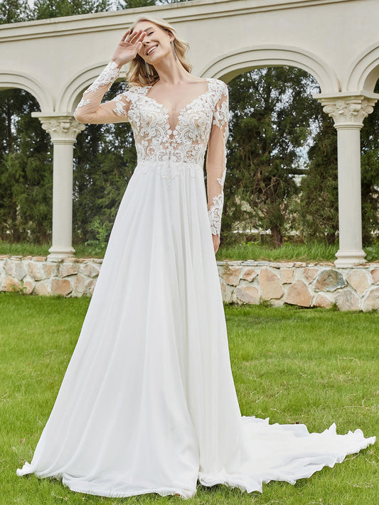 Vestido de novia con escote en V pronunciado y cola capilla con botones - Vestidos de novia color marfil