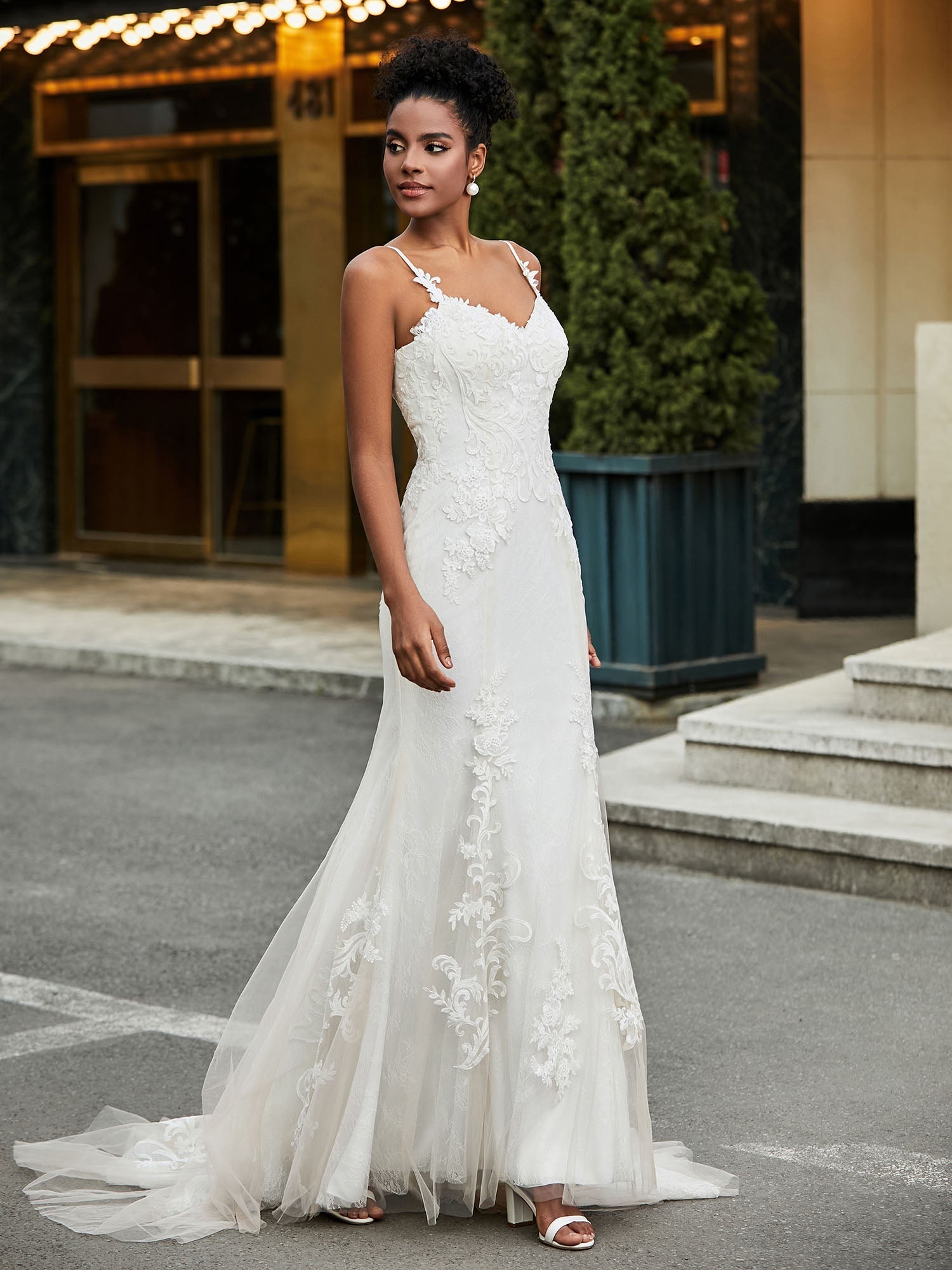 Sweetheart Lace Appliqued Sweep Train Wedding Dress As Picture Bridal Gowns Dresses