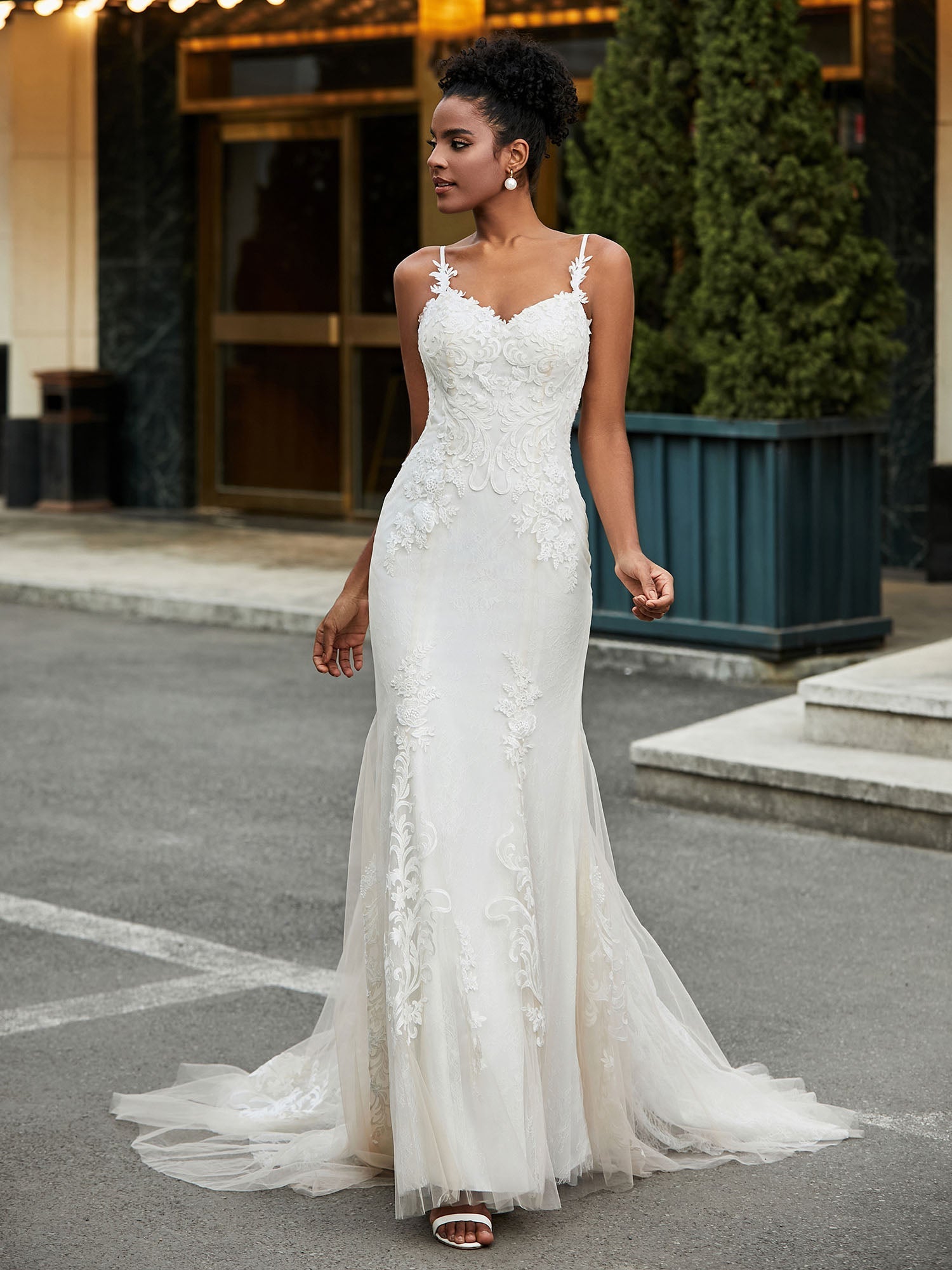 Sweetheart Lace Appliqued Sweep Train Wedding Dress As Picture Bridal Gowns Dresses