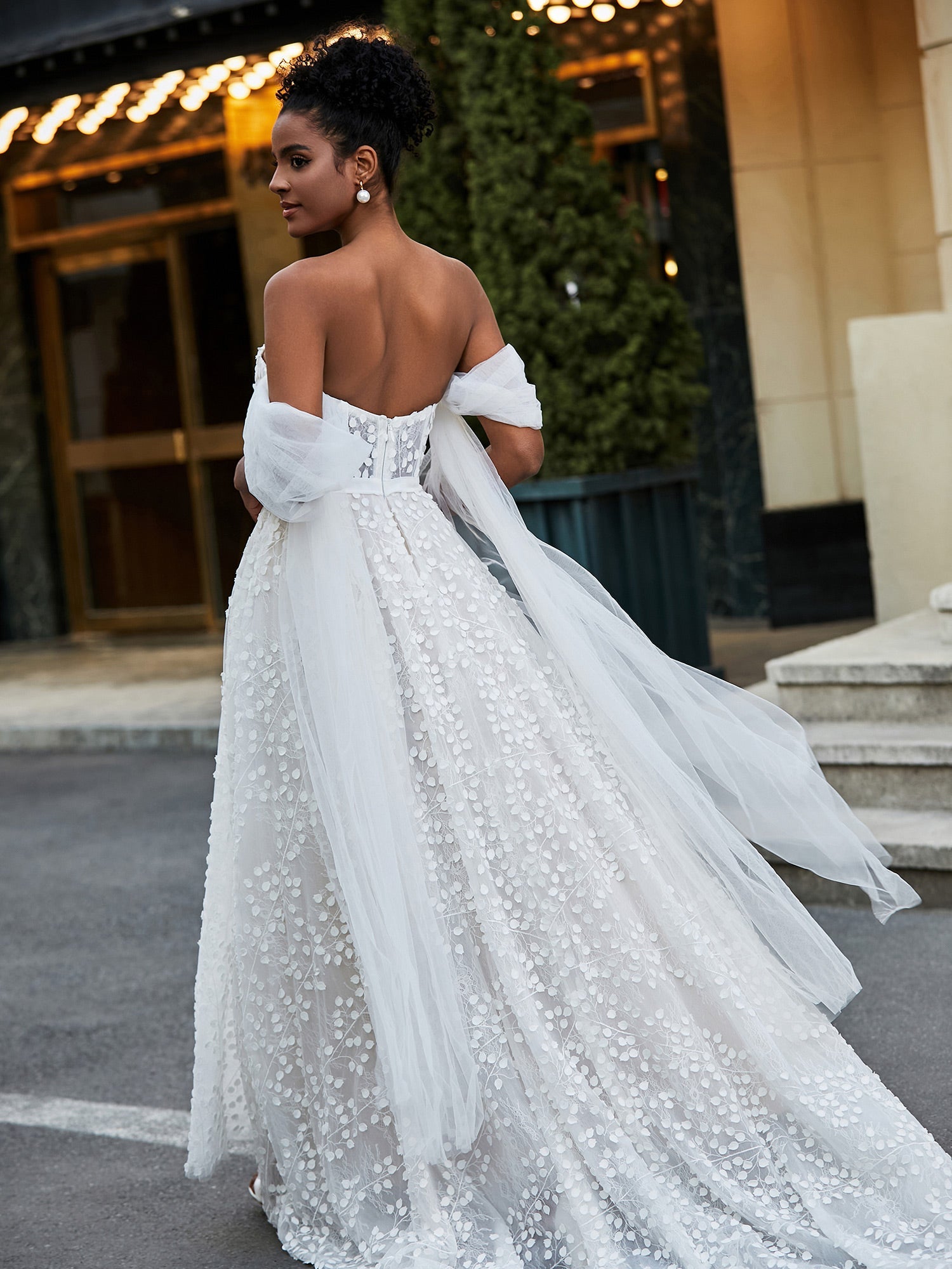 Sweetheart Neckline Sleeveless Lace A-Line Wedding Dress Ivory Bridal Gowns Dresses