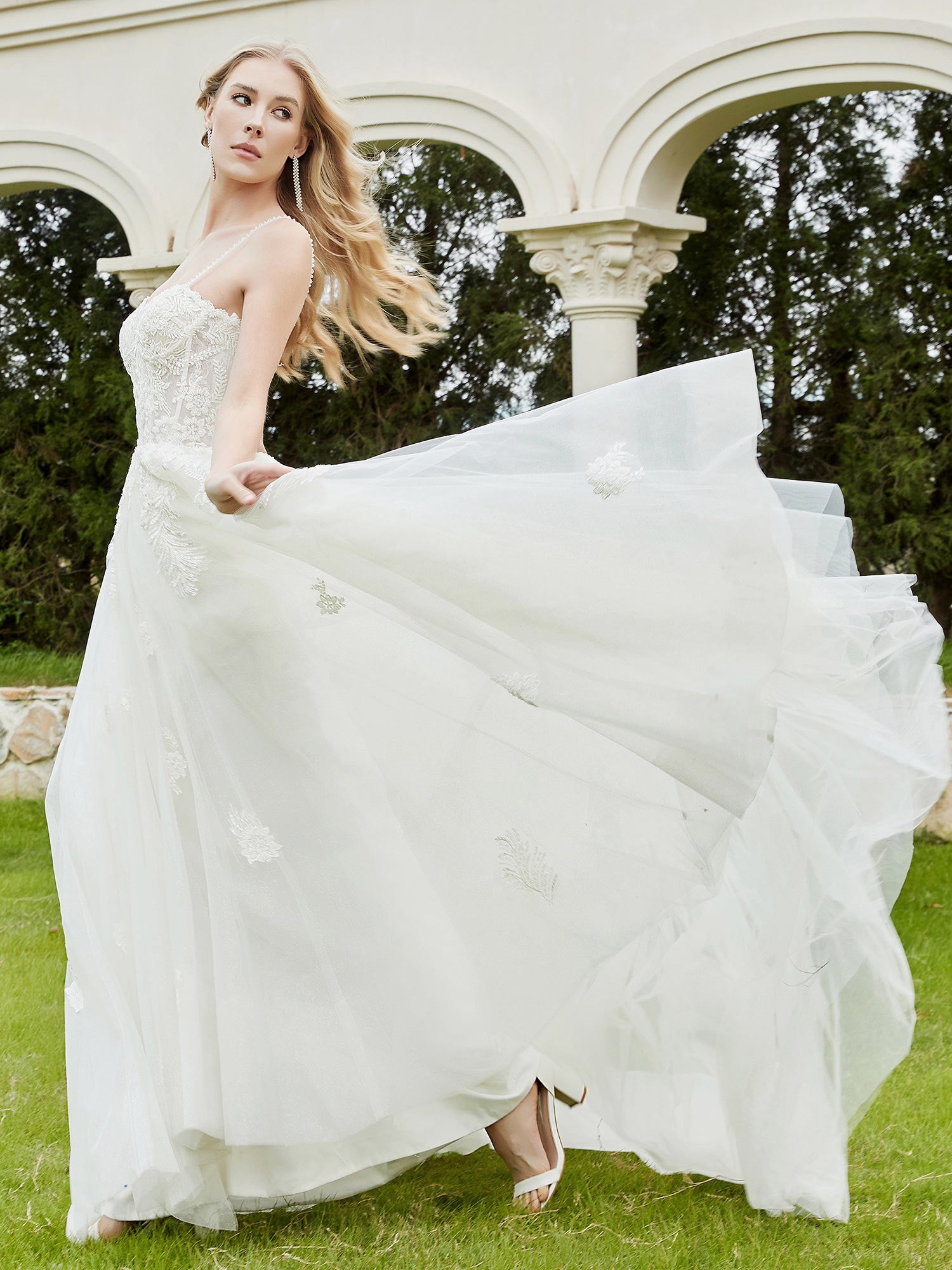 A-Linie Brautkleid mit Applikationen und Pinselschleppe – Elfenbeinfarben