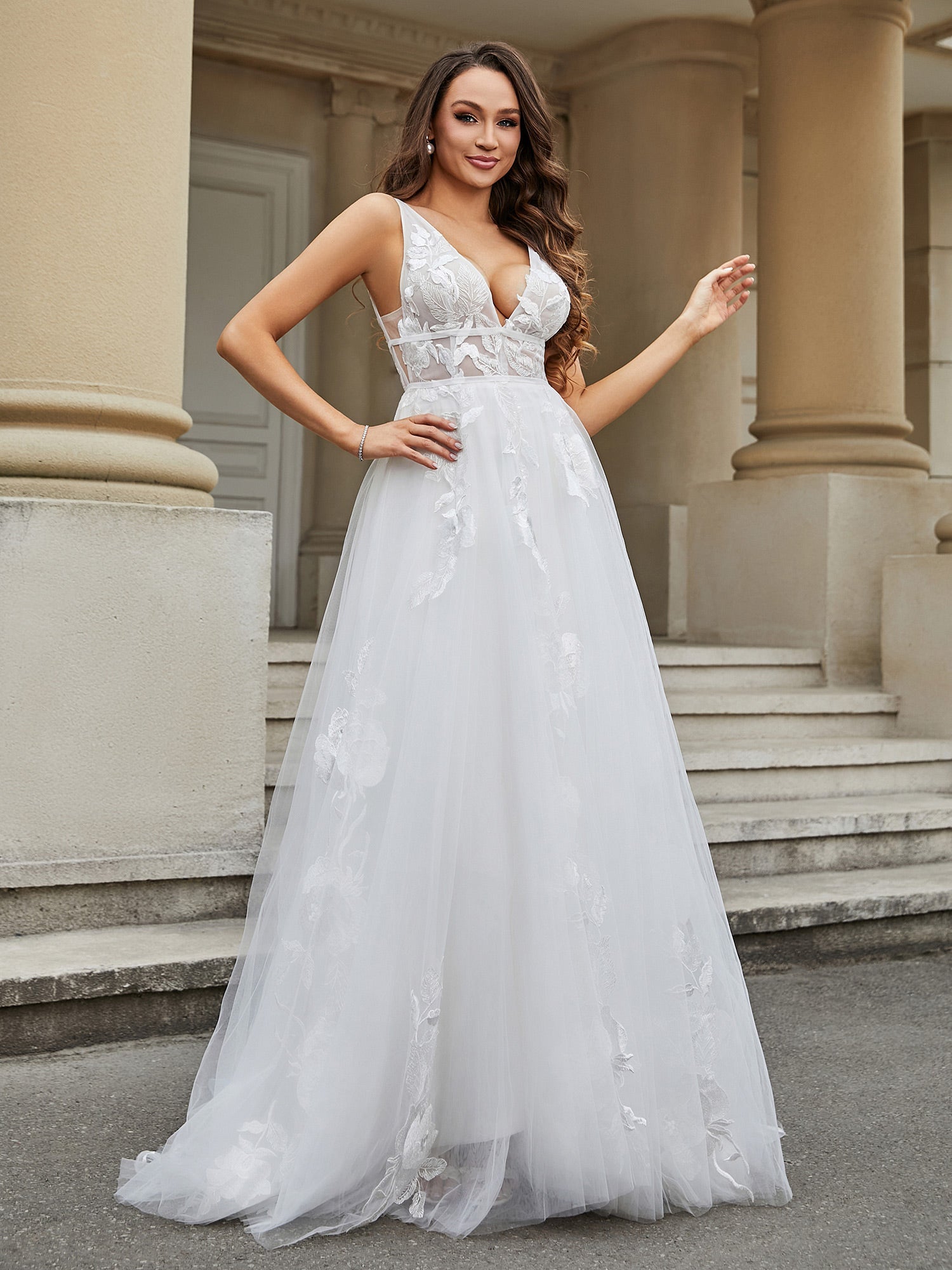 V-neck Lace Appliqued Tulle Wedding Dress Ivory Bridal Gowns Dresses