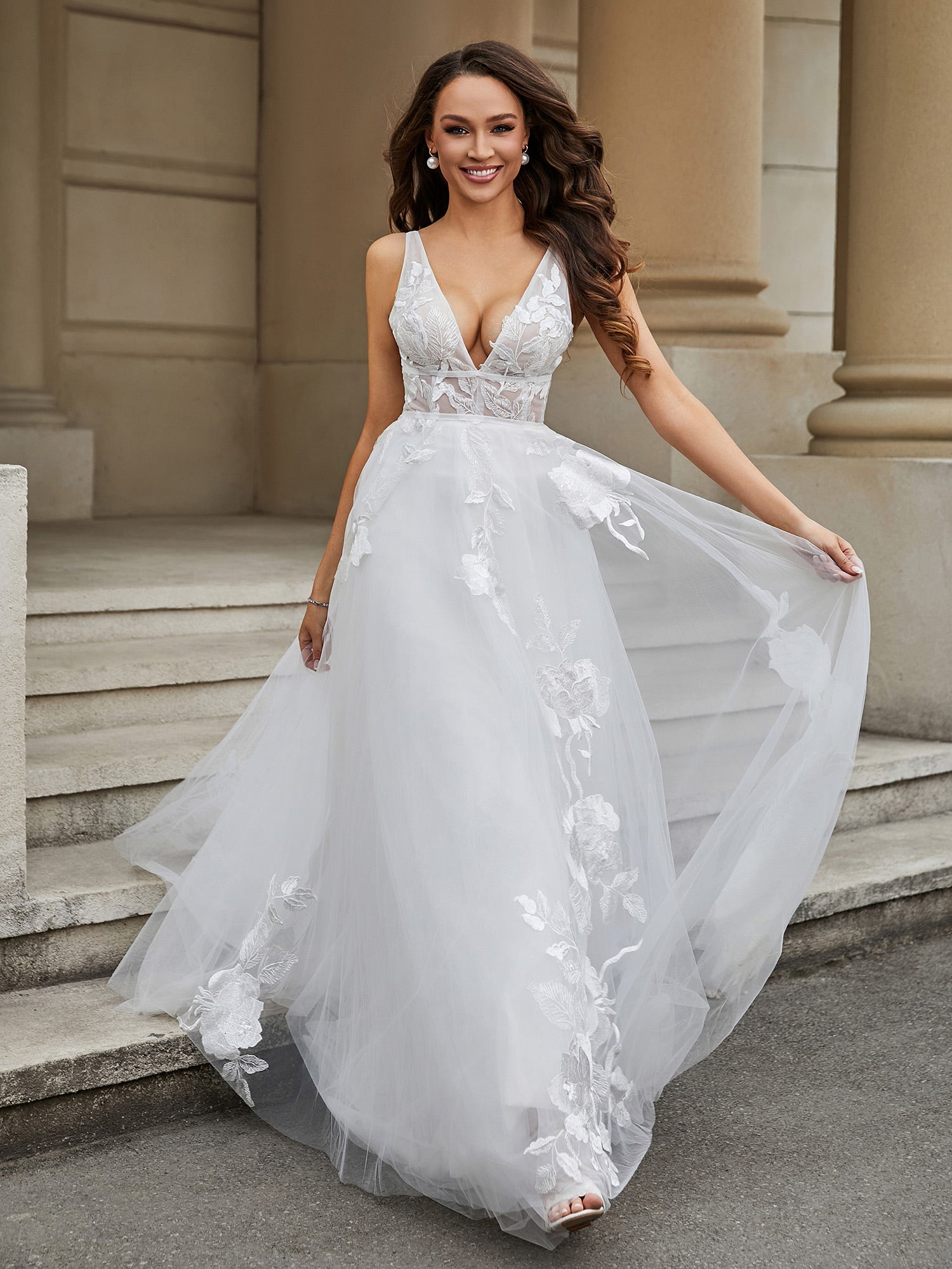 V-neck Lace Appliqued Tulle Wedding Dress Ivory Bridal Gowns Dresses