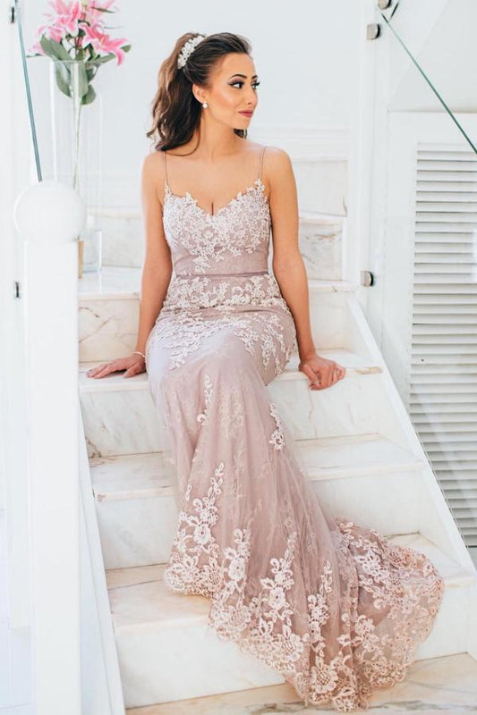 Elegantes vestidos de fiesta de sirena con tirantes finos largos y encaje