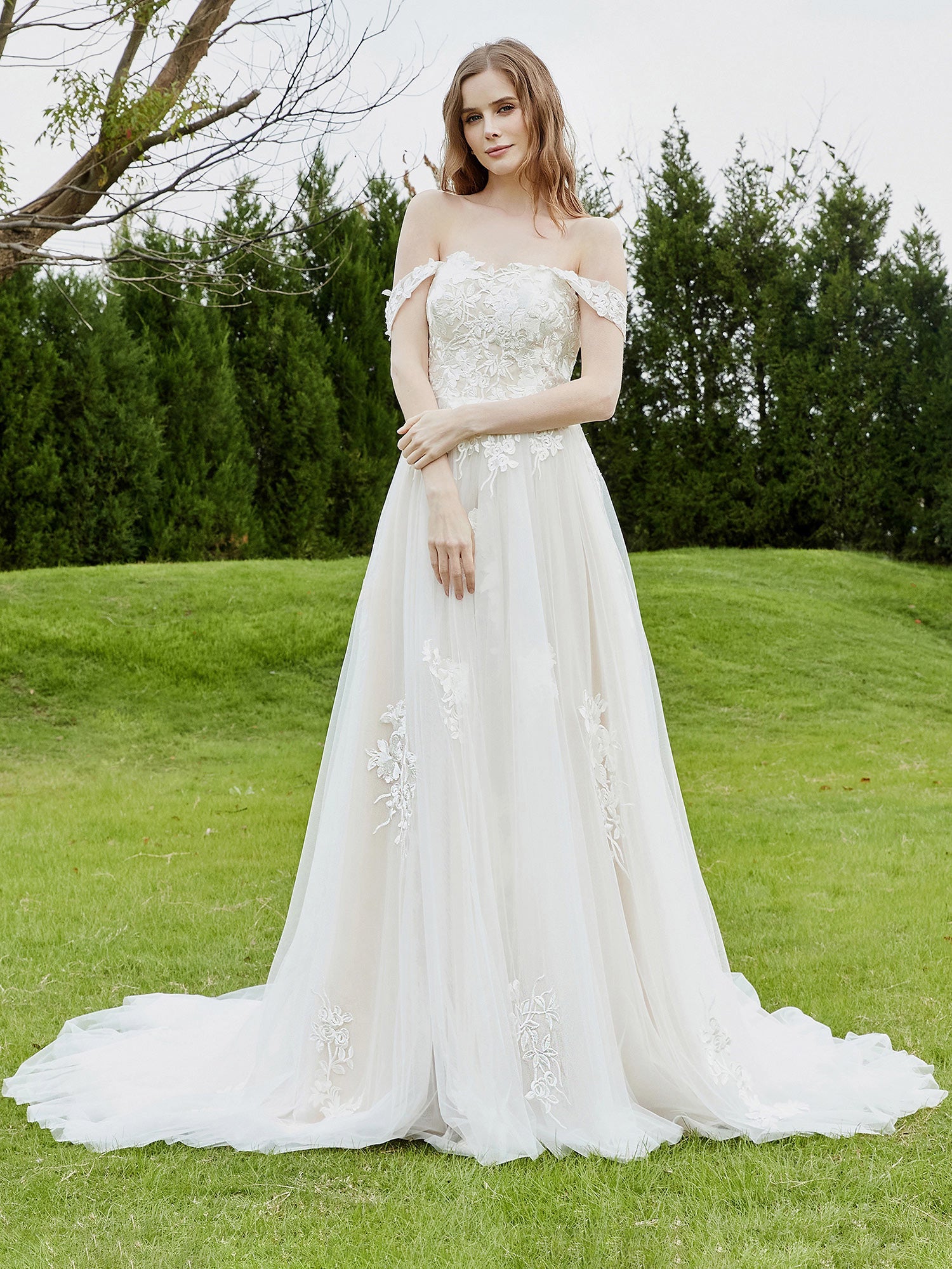 Schulterfreies Spitzenmieder mit Applikationen, Brautkleid – Elfenbein/Champagner