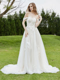 Schulterfreies Spitzenmieder mit Applikationen, Brautkleid – Elfenbein/Champagner
