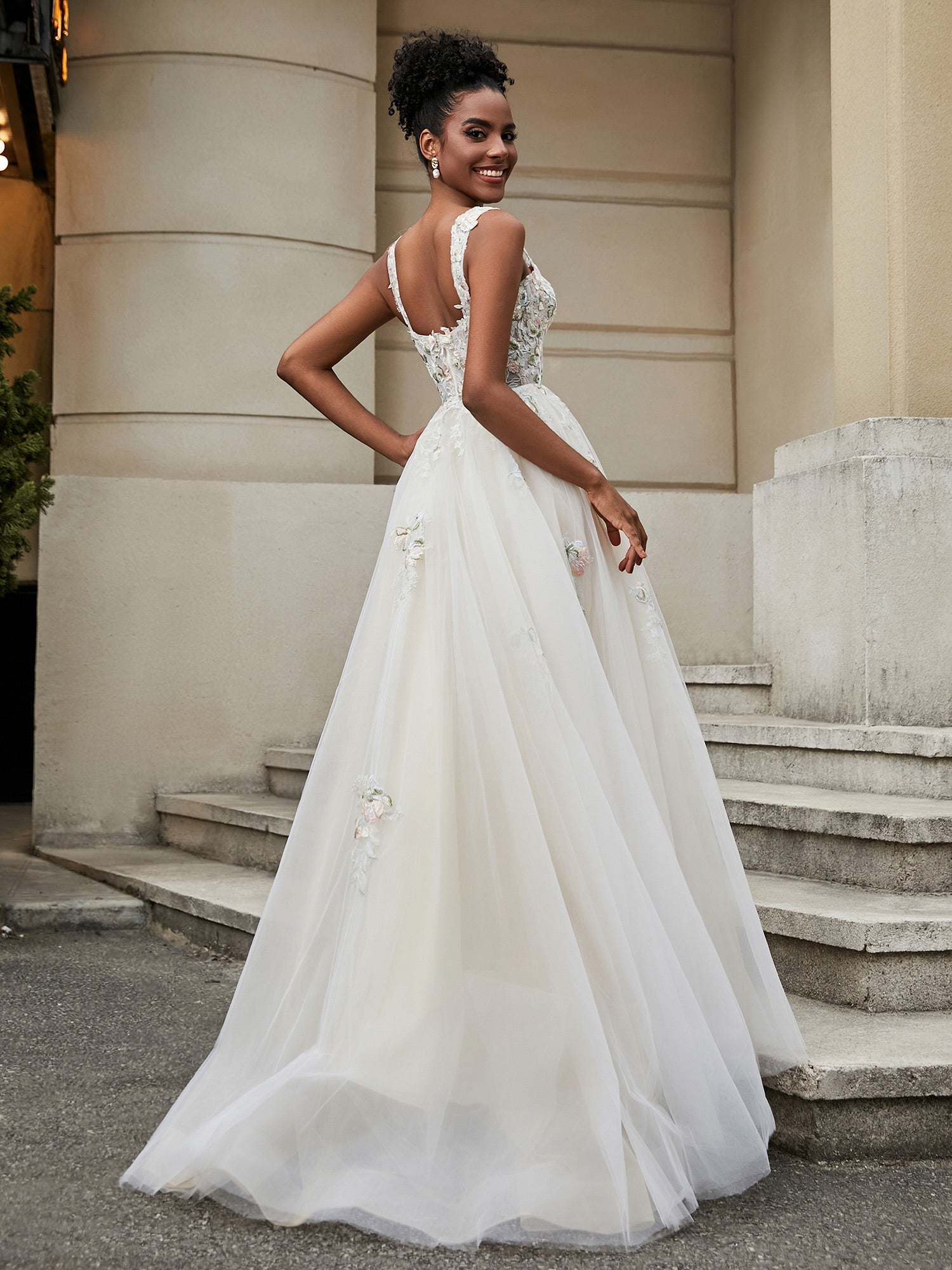V-neck Flower Appliqued Tulle Wedding Dress As Picture Bridal Gowns Dresses