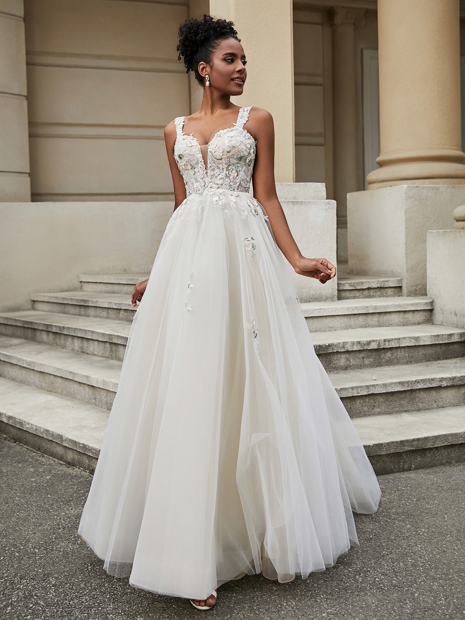 V-neck Flower Appliqued Tulle Wedding Dress As Picture Bridal Gowns Dresses