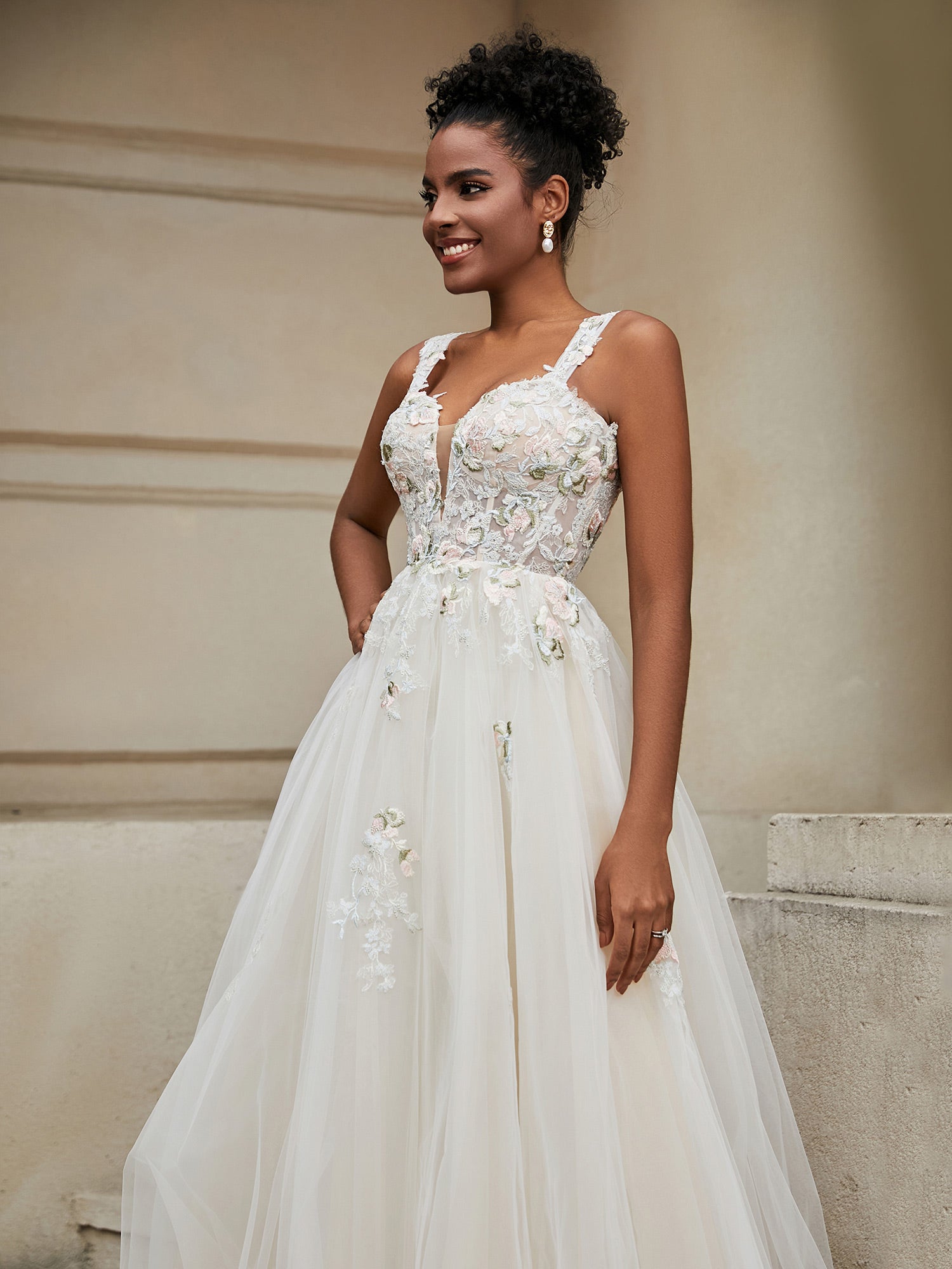 V-neck Flower Appliqued Tulle Wedding Dress As Picture Bridal Gowns Dresses
