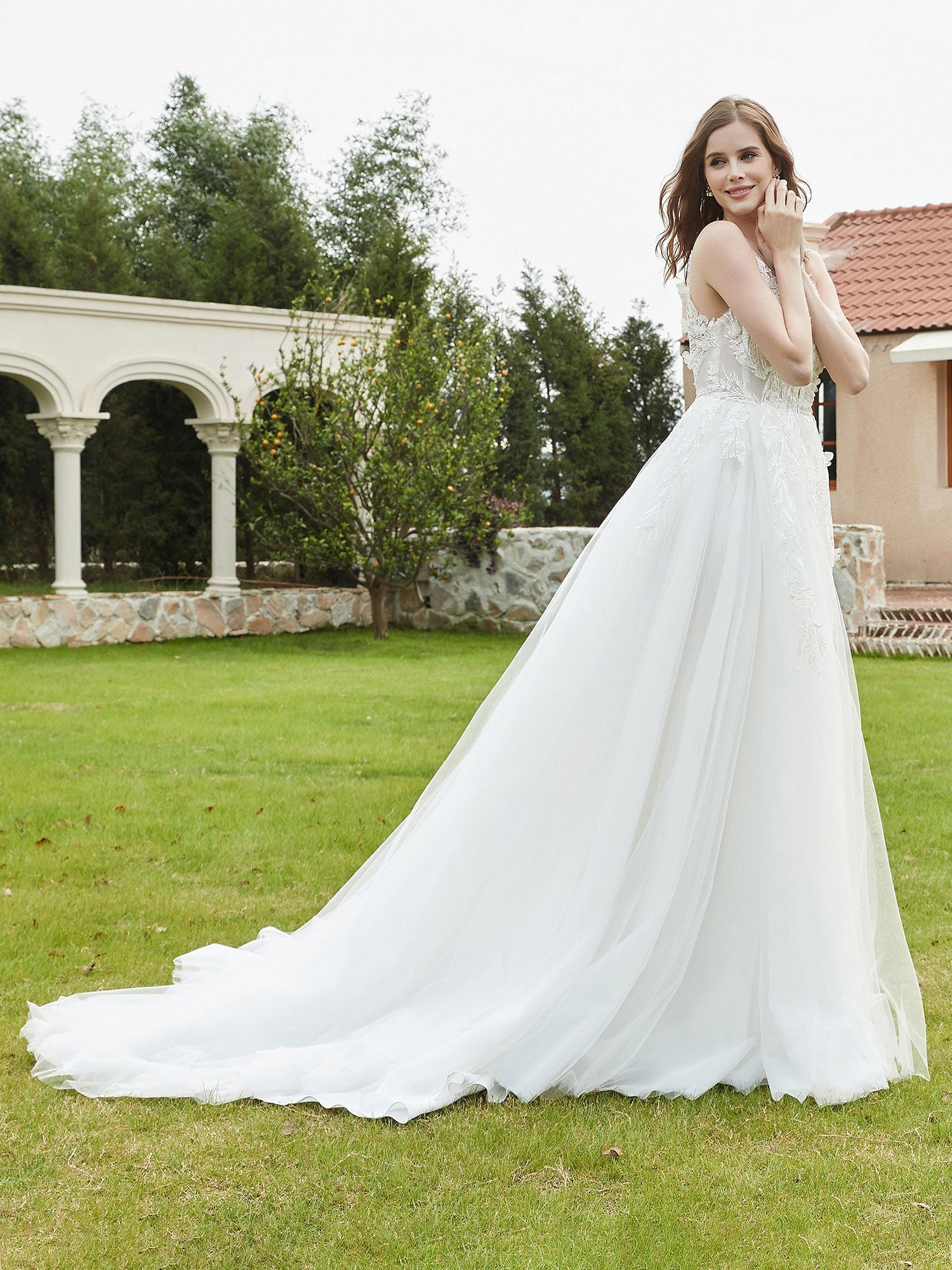 Illusion Brautkleid mit tiefem V-Ausschnitt und Spitzenmieder – Elfenbein 