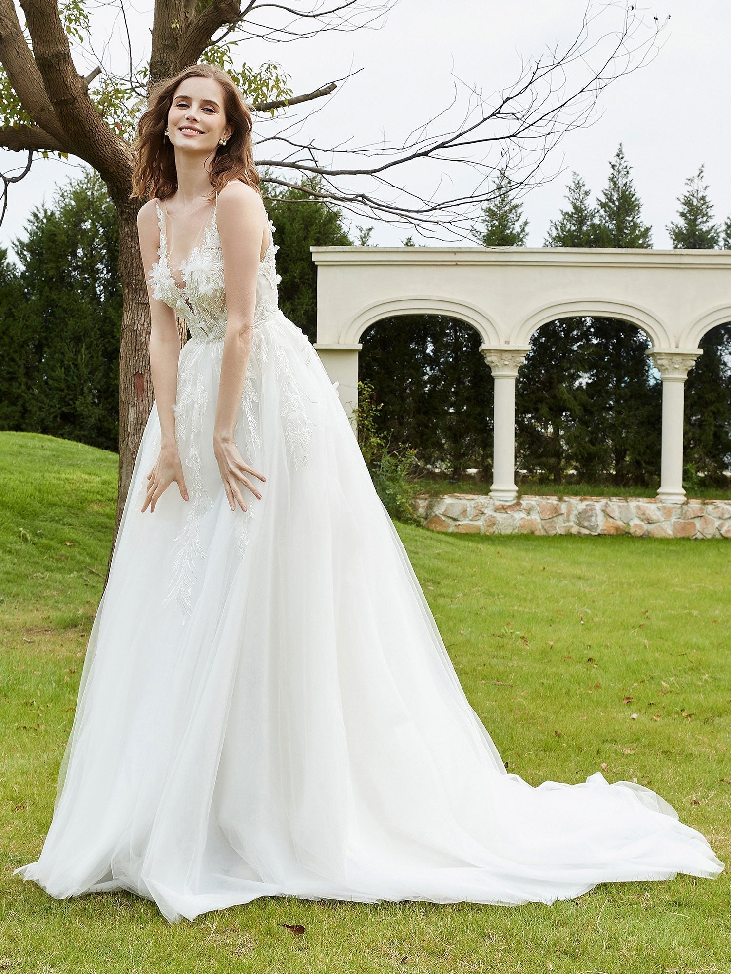 Illusion Brautkleid mit tiefem V-Ausschnitt und Spitzenmieder – Elfenbein 