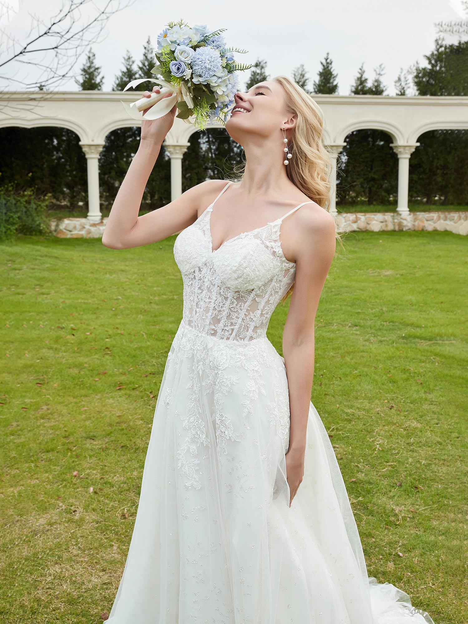 Applizierte Spaghettiträger Tüll Spitze Brautkleid Elfenbein Brautkleider Kleider
