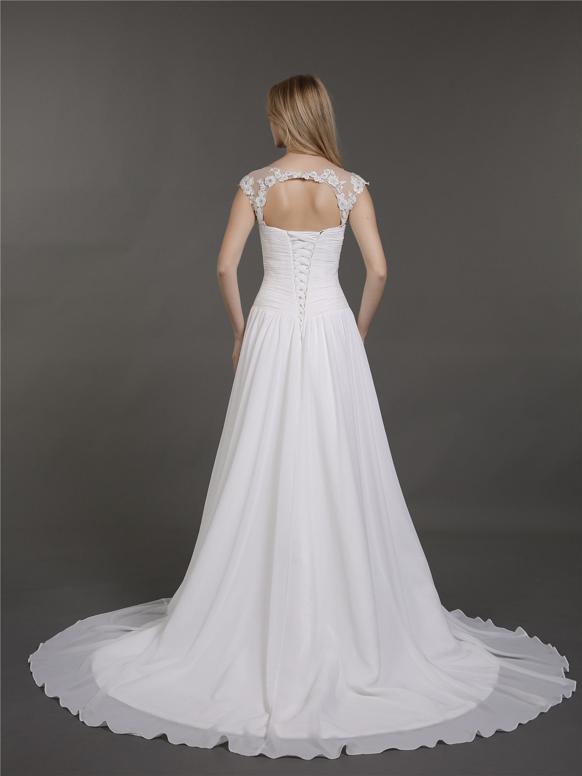 Chiffonkleid mit Spitzenapplikationen für die Braut – Elfenbeinfarbene Brautkleider