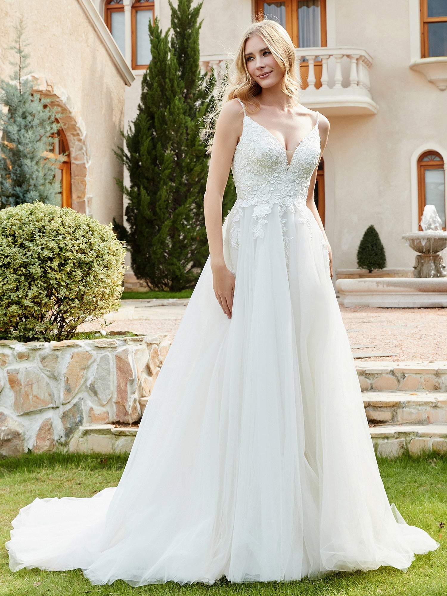 Spitze und Tüll gerüscht Kapelle Schleppe Brautkleid Elfenbein Brautkleider Kleider