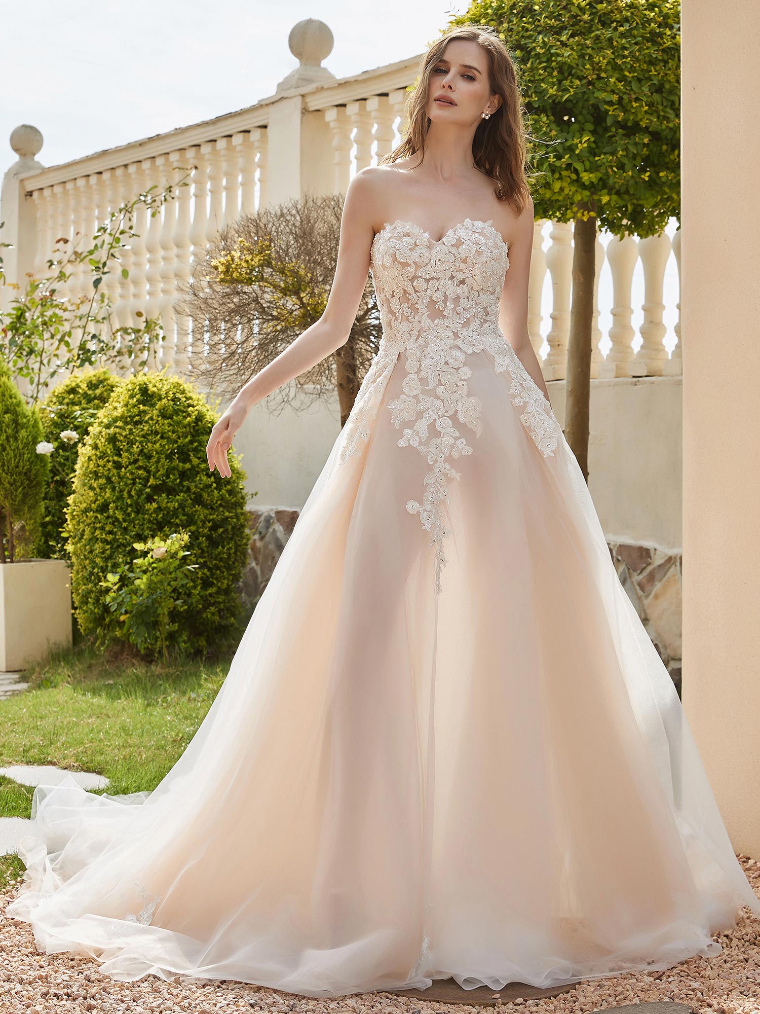 Sweetheart Appliques Beads Decor Chapel Train Bridal Dress Champagne Bridal Gowns Wedding Dresses