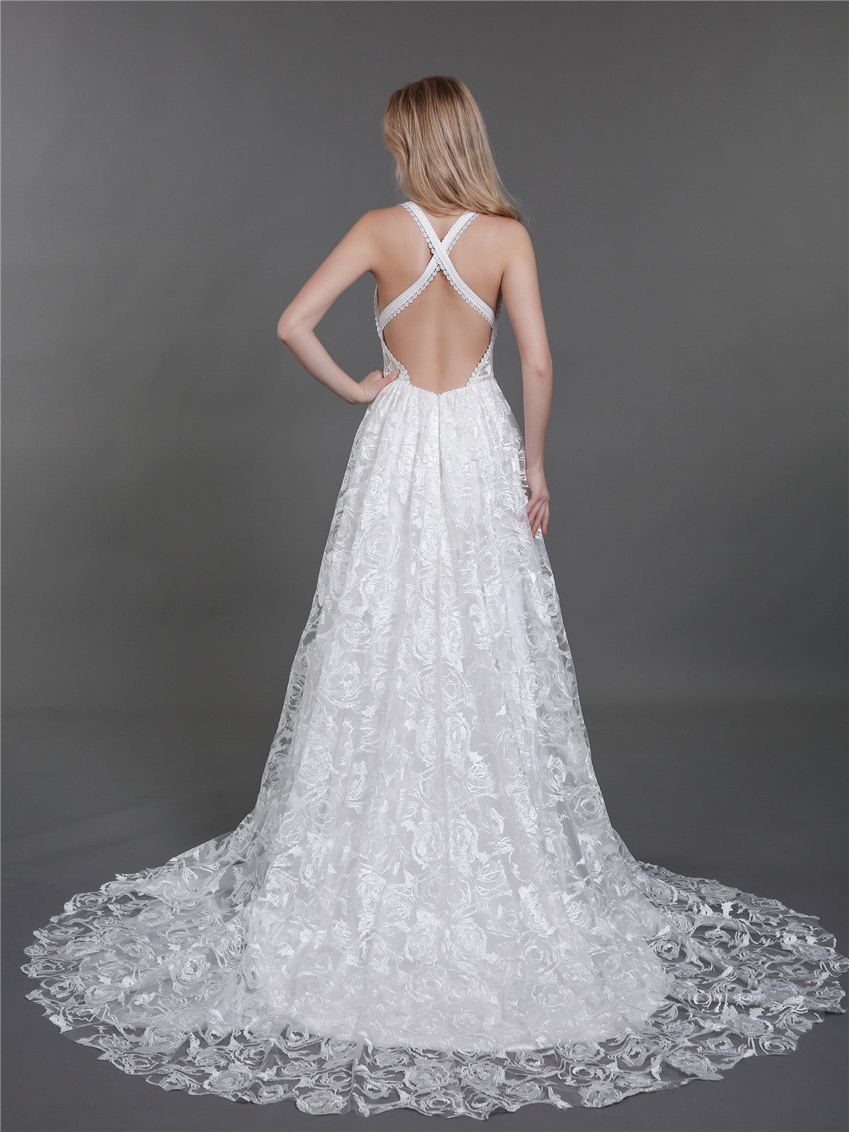 Brautkleid aus Spitze mit Schlitz und tiefem Rückenausschnitt – Elfenbeinfarben