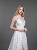Brautkleid aus Spitze mit Schlitz und tiefem Rückenausschnitt – Elfenbeinfarben